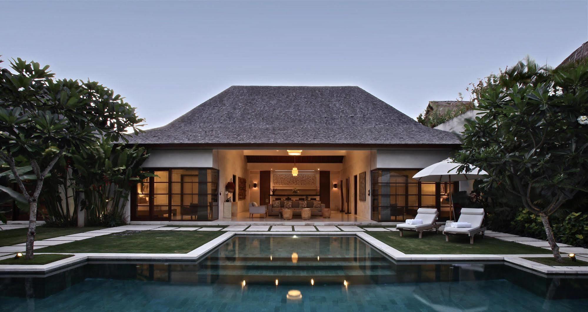Nyaman Hotel 4*